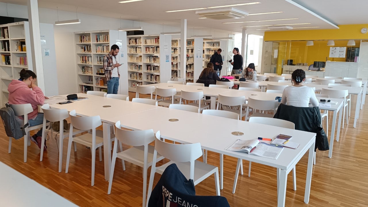 La Conselleria de Educación crea en Santa Pola a partir del próximo curso una sección de la Escuela Oficial de Idiomas de Elche La Conselleria de Educación crea en Santa Pola a partir del próximo curso una sección de la Escuela Oficial de Idiomas de Elche