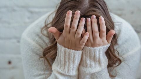 Imagen de archivo de una mujer sufriendo