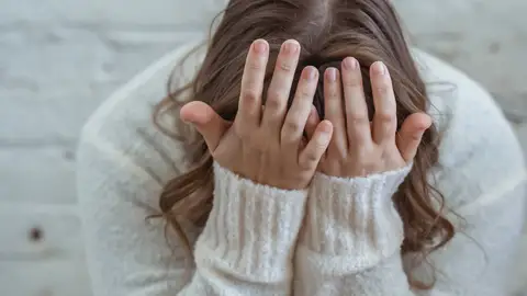 Imagen de archivo de una mujer sufriendo Imagen de archivo de una mujer sufriendo