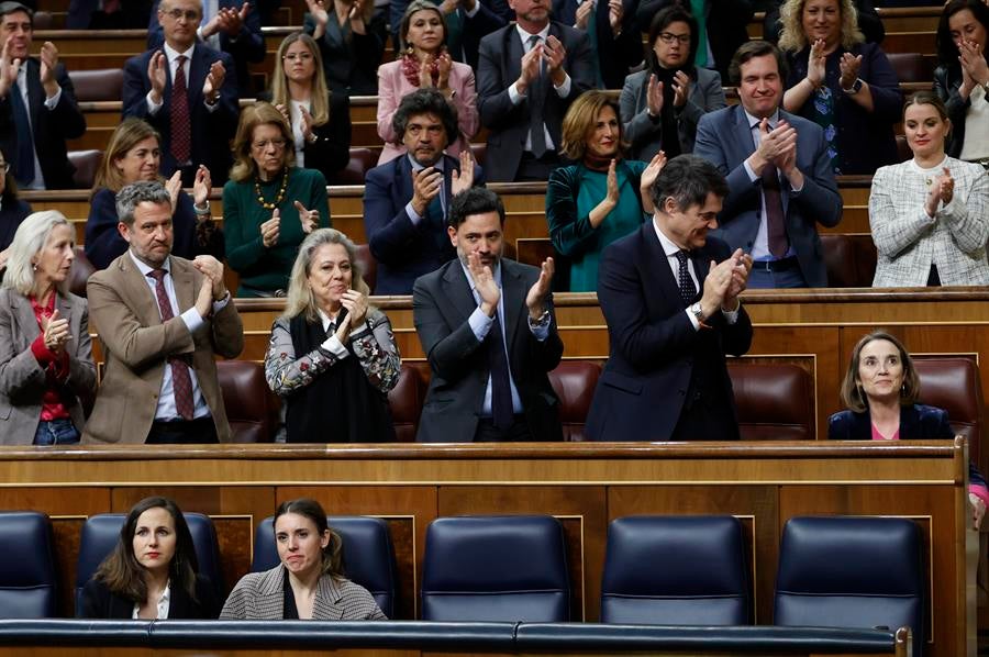 El PSOE salva la reforma del 'sólo sí es sí' con el apoyo de la oposición y reafirma su ruptura con Podemos El PSOE salva la reforma del 'sólo sí es sí' con el apoyo de la oposición y reafirma su ruptura con Podemos
