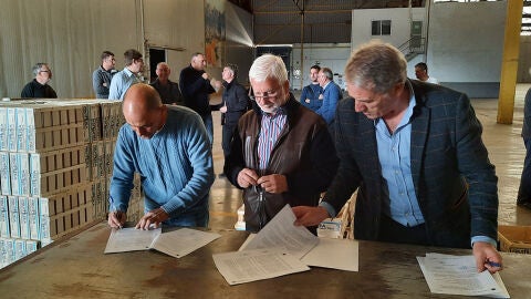 Firma de la cesi&oacute;n de la Cooperativa de Altea