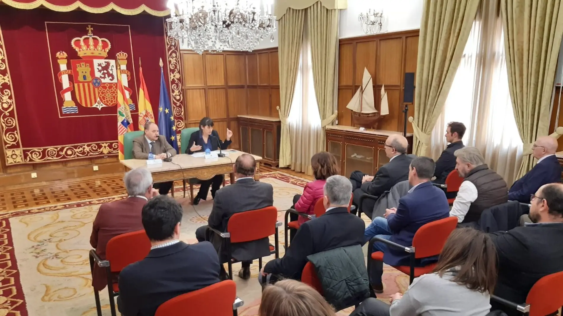 La secretaria de Estado de Telecomunicaciones se ha reunido con representantes de todas las comarcas en la Subdelegación del Gobierno