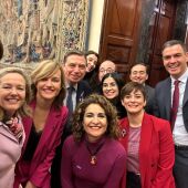 El selfie de Pedro Sánchez con sus ministros para celebrar el Día de la Mujer