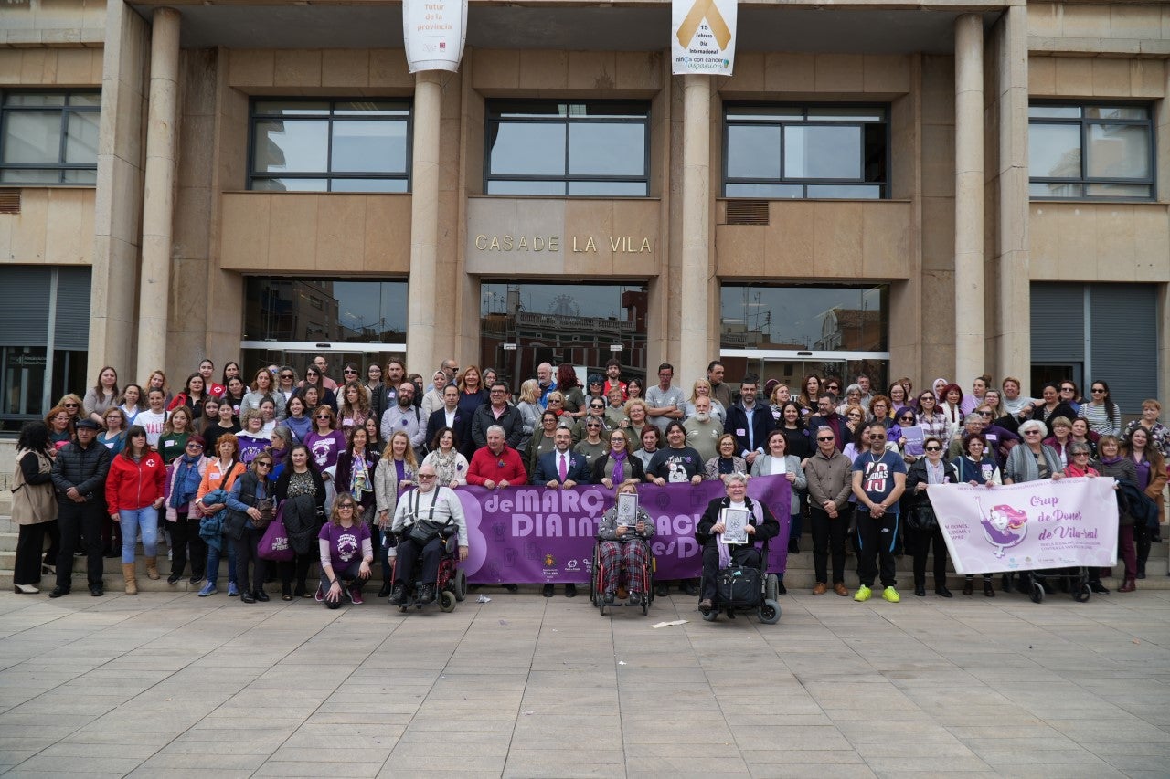 La lectura del manifiesto marca el acto institucional del Día de la Dona en Vila-real La lectura del manifiesto marca el acto institucional del Día de la Dona en Vila-real