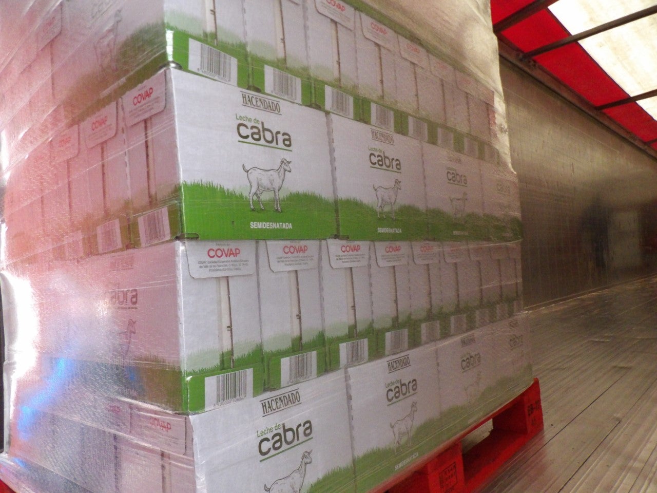 Covap dona más de 32.000 litros de leche al Banco de Alimentos Covap dona más de 32.000 litros de leche al Banco de Alimentos
