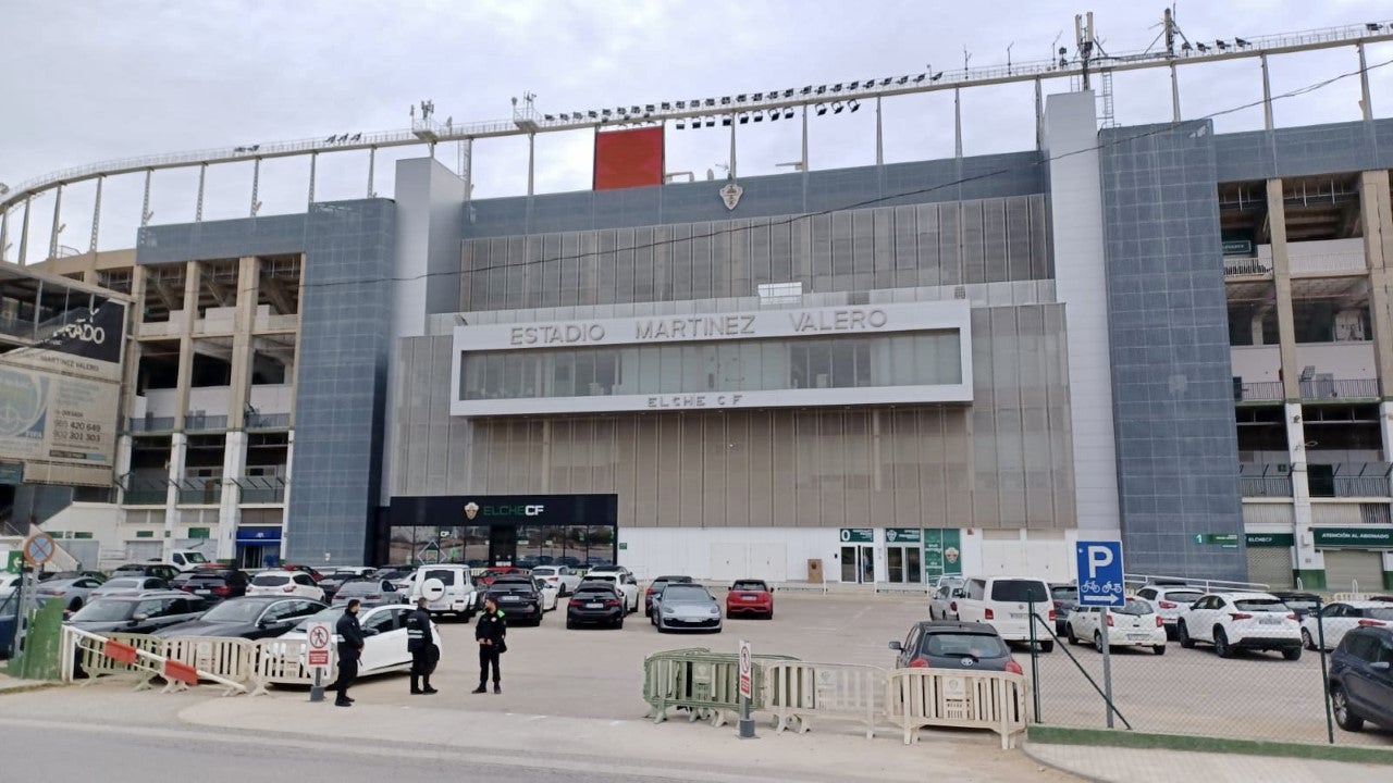 El Elche suspende temporalmente el mercadillo del estadio Martínez Valero El Elche suspende temporalmente el mercadillo del estadio Martínez Valero