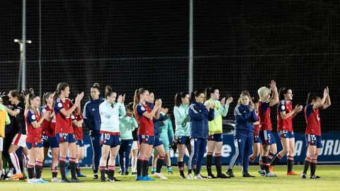 Osasuna Femenino Jugadoras aplauden a la afición