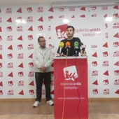 Alberto Parrilla, coordinador IU Valdepeñas, y Juan Ramón Crespo, coordinador IU CLM Alberto Parrilla, coordinador IU Valdepeñas, y Juan Ramón Crespo, coordinador IU CLM