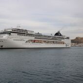 Uno de los cruceros que atracan en el Puerto de Alicante 