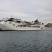 Uno de los cruceros que atracan en el Puerto de Alicante Uno de los cruceros que atracan en el Puerto de Alicante