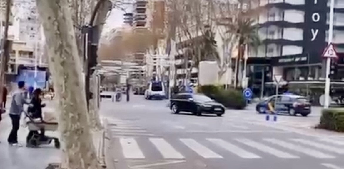 La Policía de Benidorm detiene a un hombre tras una persecución por las calles de la ciudad La Policía de Benidorm detiene a un hombre tras una persecución por las calles de la ciudad