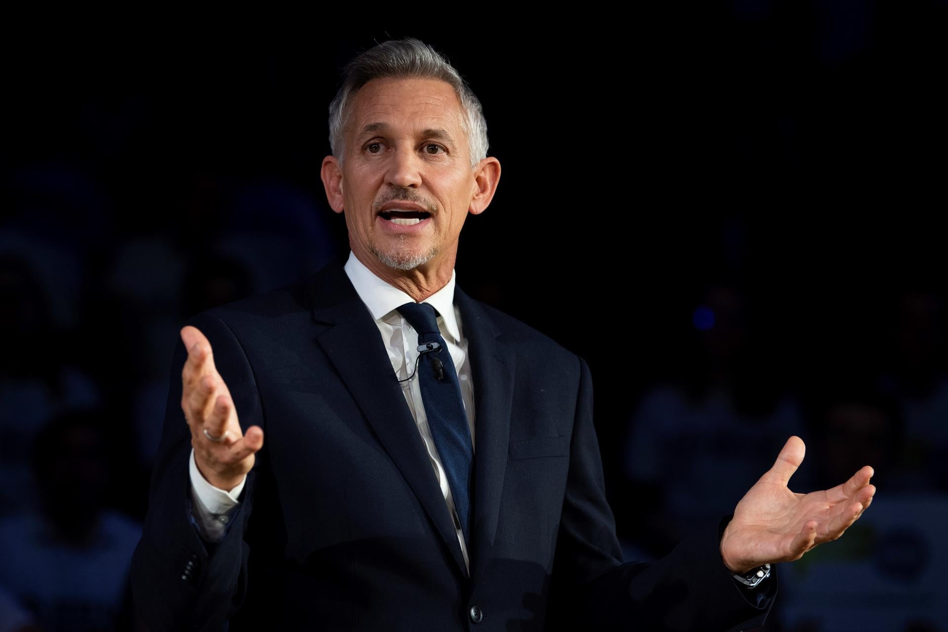 La BBC aparta a Lineker tras sus duras críticas al gobierno británico La BBC aparta a Lineker tras sus duras críticas al gobierno británico