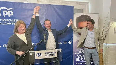 Sergio Puerto, en el centro, en su presentación como candidato a la Alcaldía de Aspe en 2023. Sergio Puerto, en el centro, en su presentación como candidato a la Alcaldía de Aspe en 2023.