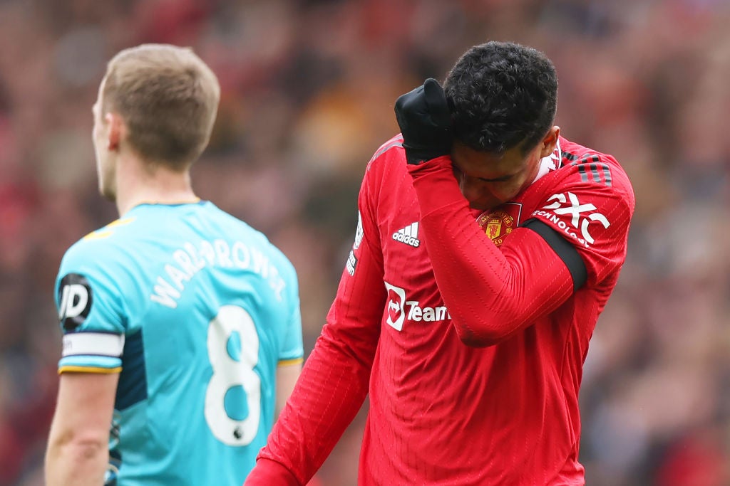 Expulsan a Casemiro y se retira llorando del campo Expulsan a Casemiro y se retira llorando del campo