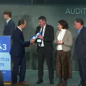 O Concello de Ourense recibe o premio Pajarita Azul pola súa xestión na recollida de papel e cartón O Concello de Ourense recibe o premio Pajarita Azul pola súa xestión na recollida de papel e cartón