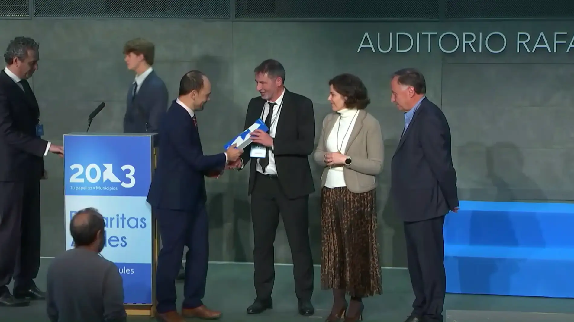 O Concello de Ourense recibe o premio Pajarita Azul pola súa xestión na recollida de papel e cartón