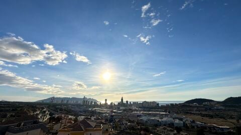 benidorm marina baixa cielos despejados