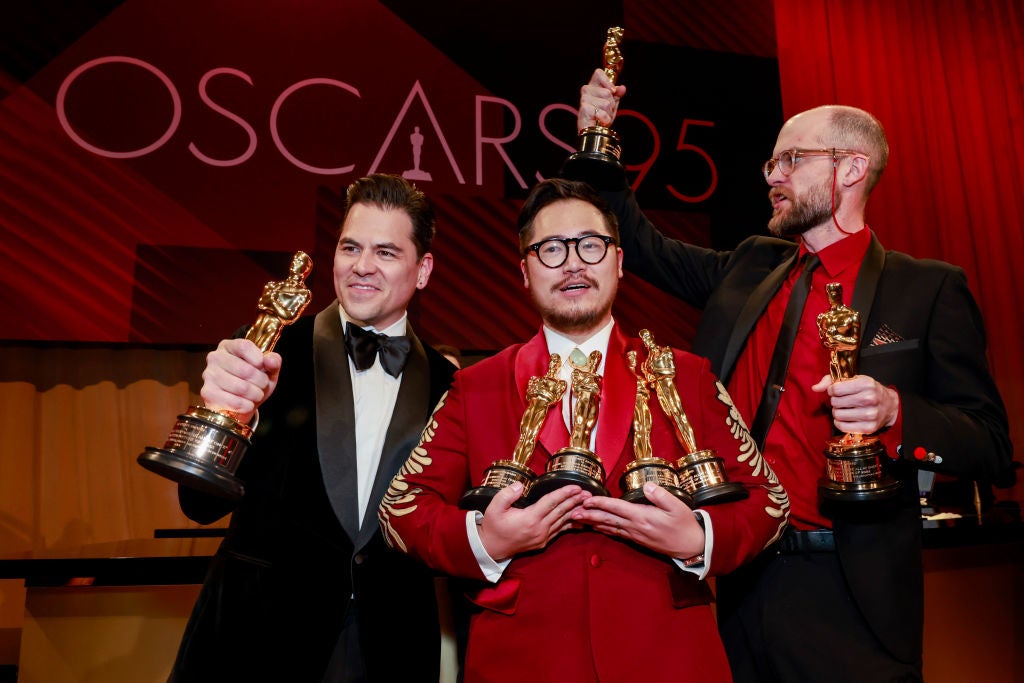 Oscar 2023: 'Todo a la vez en todas partes' arrasa en los Oscar con siete estatuillas Oscar 2023: 'Todo a la vez en todas partes' arrasa en los Oscar con siete estatuillas