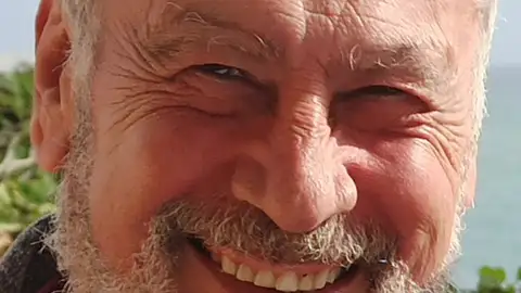 El Comité Nacional de VOX designa a Salvador Ruso como candidato a la alcaldía de Torrevieja El Comité Nacional de VOX designa a Salvador Ruso como candidato a la alcaldía de Torrevieja