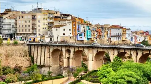 Luz verde para el proyecto de ampliación de aceras y restauración del puente sobre el río Amadorio. Luz verde para el proyecto de ampliación de aceras y restauración del puente sobre el río Amadorio.