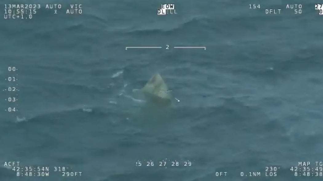 Se investiga la posible relación del narcosubmarino con las planeadoras aparecidas en Ribeira hace unos días Se investiga la posible relación del narcosubmarino con las planeadoras aparecidas en Ribeira hace unos días