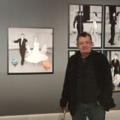 Xulio Gil, fotógrafo diante da súa exposición "Símbolos do conflicto"