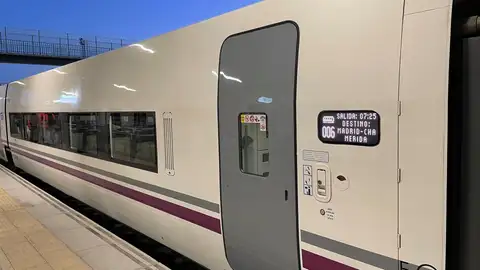 Renfe transporta por carretera a los viajeros entre Mérida y Badajoz debido a la incidencia del intento de robo de cable Renfe transporta por carretera a los viajeros entre Mérida y Badajoz debido a la incidencia del intento de robo de cable