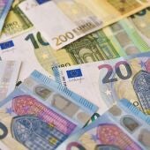 Varios billetes de euro en una imagen de archivo.