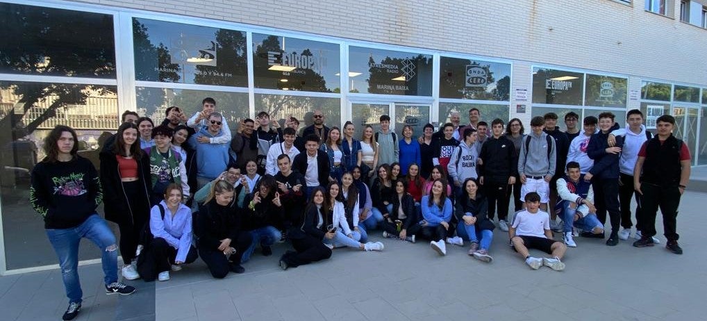 El IES Beatriu Fajardo de Benidorm visita Onda Cero Marina Baixa El IES Beatriu Fajardo de Benidorm visita Onda Cero Marina Baixa