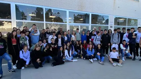 El IES Beatriu Fajardo visita Onda Cero Marina Baixa. El IES Beatriu Fajardo visita Onda Cero Marina Baixa.