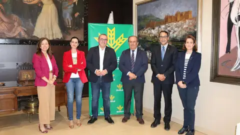 Caja Rural de Extremadura y Cooperativas Agro-alimentarias suman fuerzas para fortalecer el tejido productivo Caja Rural de Extremadura y Cooperativas Agro-alimentarias suman fuerzas para fortalecer el tejido productivo