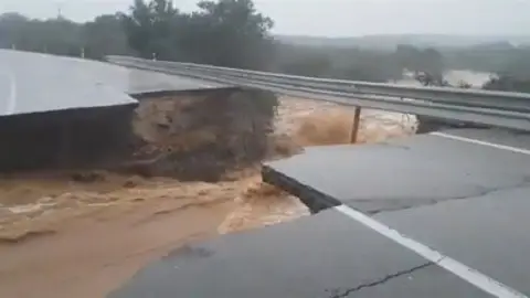 Se espera que el Consejo de Ministros declare hoy la "zona catastrófica" para los territorios afectados por la borrasca "Efraín" Se espera que el Consejo de Ministros declare hoy la "zona catastrófica" para los territorios afectados por la borrasca "Efraín"