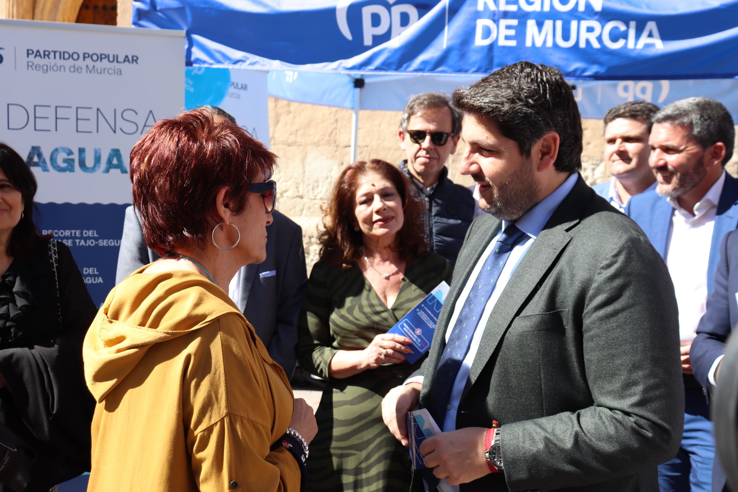 El PP sale a la calle para recoger firmas en defensa del trasvase El PP sale a la calle para recoger firmas en defensa del trasvase