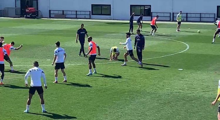 Gayá, con un golpe en el tobillo, se retira del entrenamiento Gayá, con un golpe en el tobillo, se retira del entrenamiento