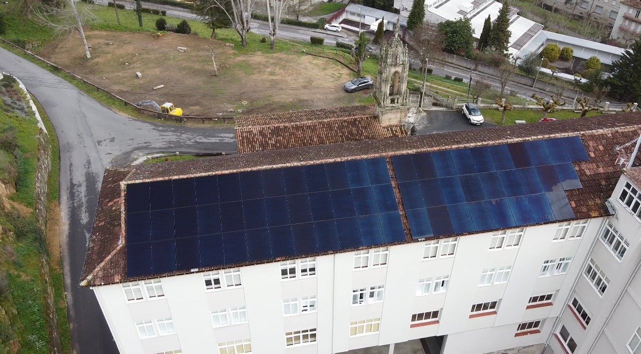 SOLGALEO instala 63 paneles fotovoltaicos en el Seminario de Ourense nuevo referente de autoconsumo urbano en edificios emblemáticos SOLGALEO instala 63 paneles fotovoltaicos en el Seminario de Ourense nuevo referente de autoconsumo urbano en edificios emblemáticos