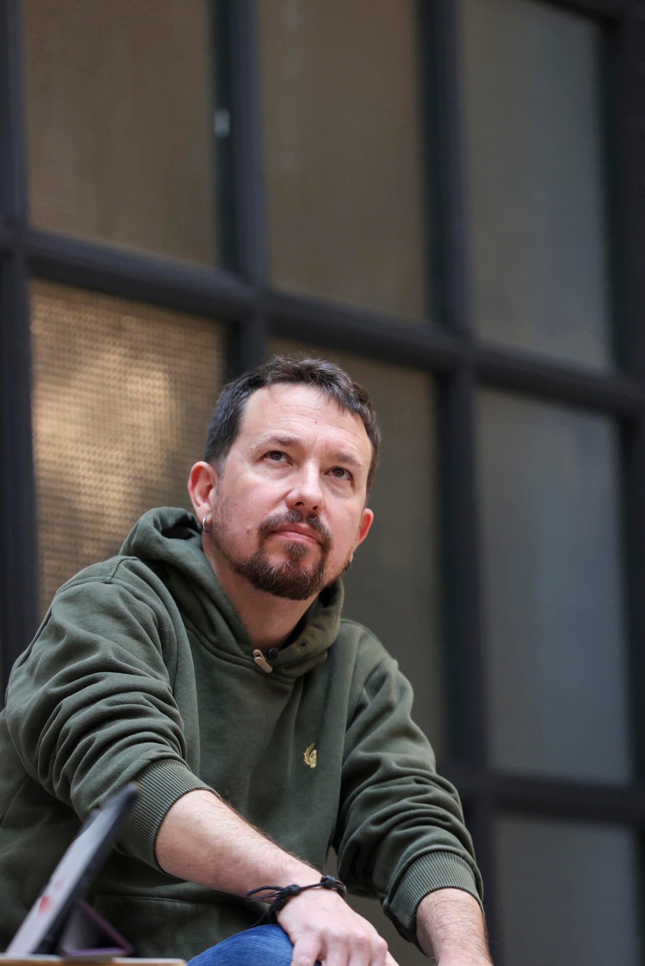 La reacción de Pablo Iglesias tras el veto a Irene Montero: "Me voy a callar para que no se me caigan las lágrimas" La reacción de Pablo Iglesias tras el veto a Irene Montero: "Me voy a callar para que no se me caigan las lágrimas"