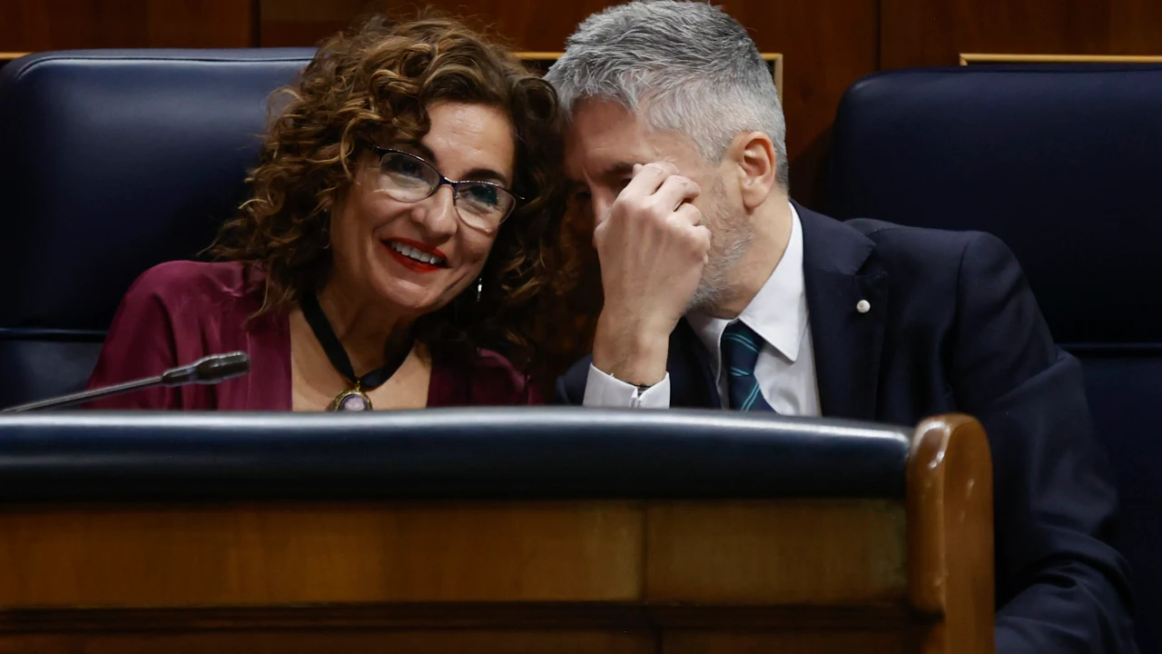 a ministra de Hacienda, María Jesús Montero, conversa con el ministro del Interior, Fernando Grande-Marlaska a ministra de Hacienda, María Jesús Montero, conversa con el ministro del Interior, Fernando Grande-Marlaska