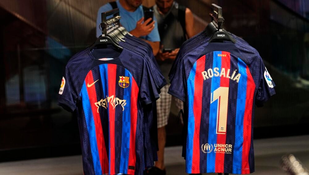 Camiseta del Barça con el logo de Rosalía
