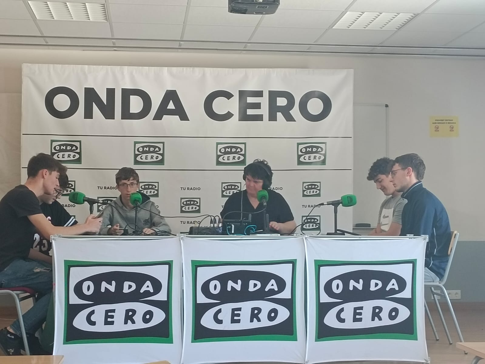La pilota valenciana en primera persona en el IES Marina Baixa La pilota valenciana en primera persona en el IES Marina Baixa