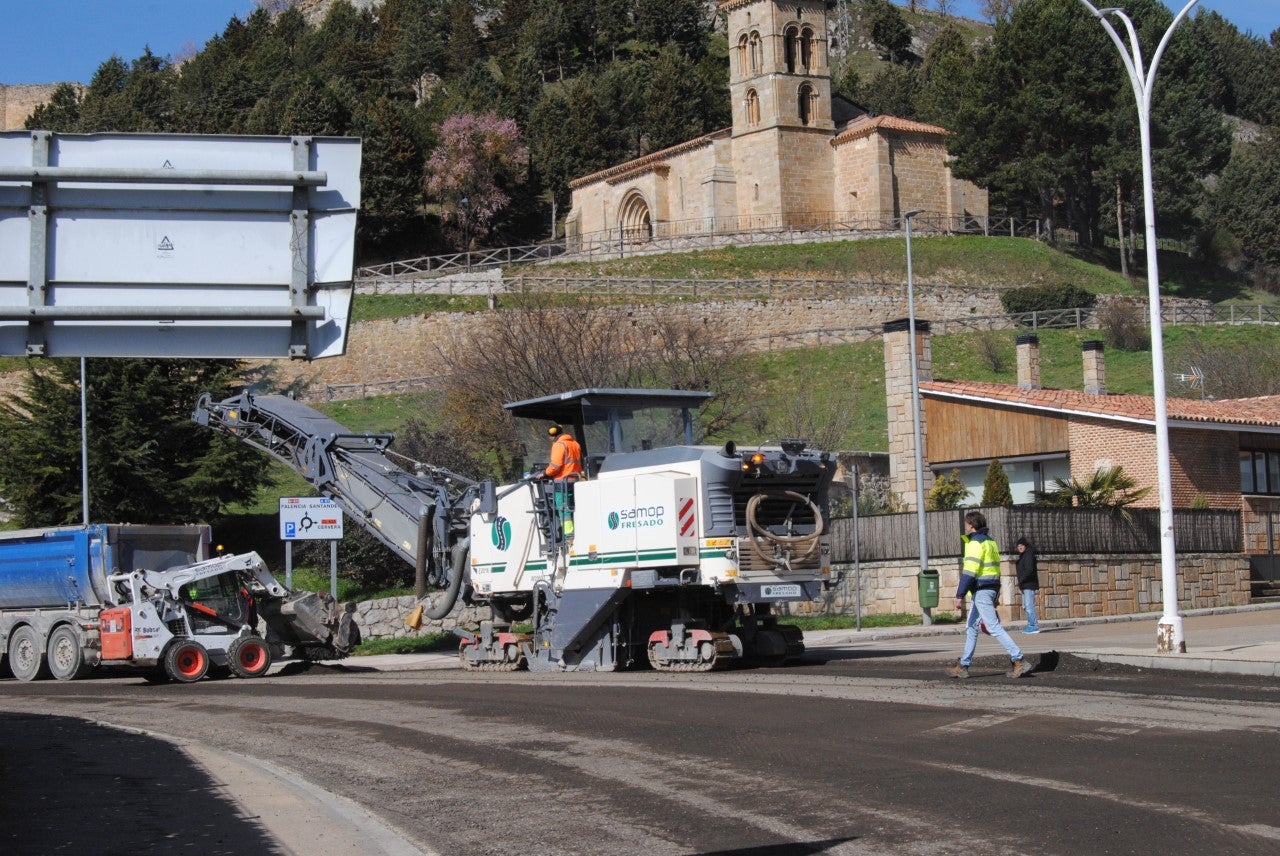 Comienzan las obras de pavimentación de la avenida Ronda de Aguilar de Campoo Comienzan las obras de pavimentación de la avenida Ronda de Aguilar de Campoo