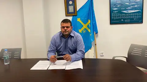 Los pescadores asturianos denuncian manipulación de los políticos en eólicos marinos. Los pescadores asturianos denuncian manipulación de los políticos en eólicos marinos.