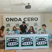 La mujer y la niña científica en el IES Marina Baixa.