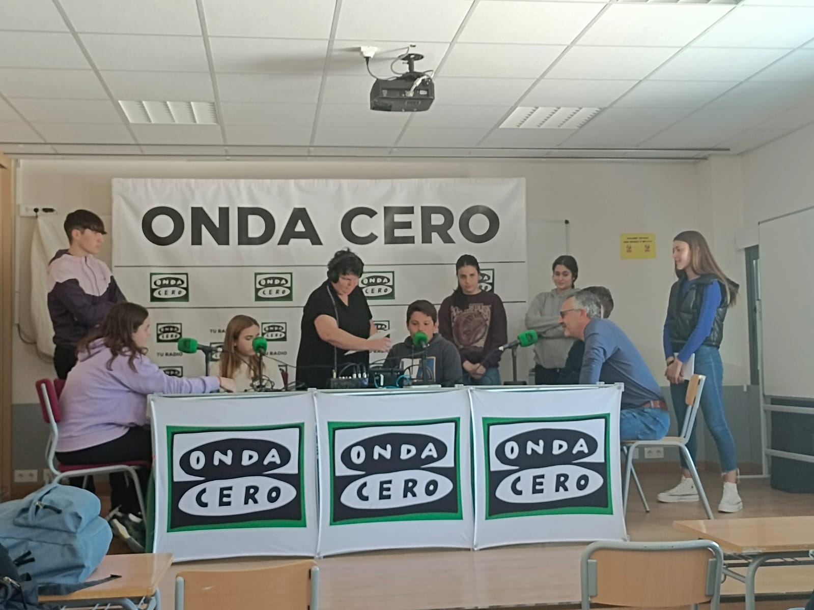 Los alumnos del IES Marina Baixa, guías turísticos de sus propios pueblos Los alumnos del IES Marina Baixa, guías turísticos de sus propios pueblos