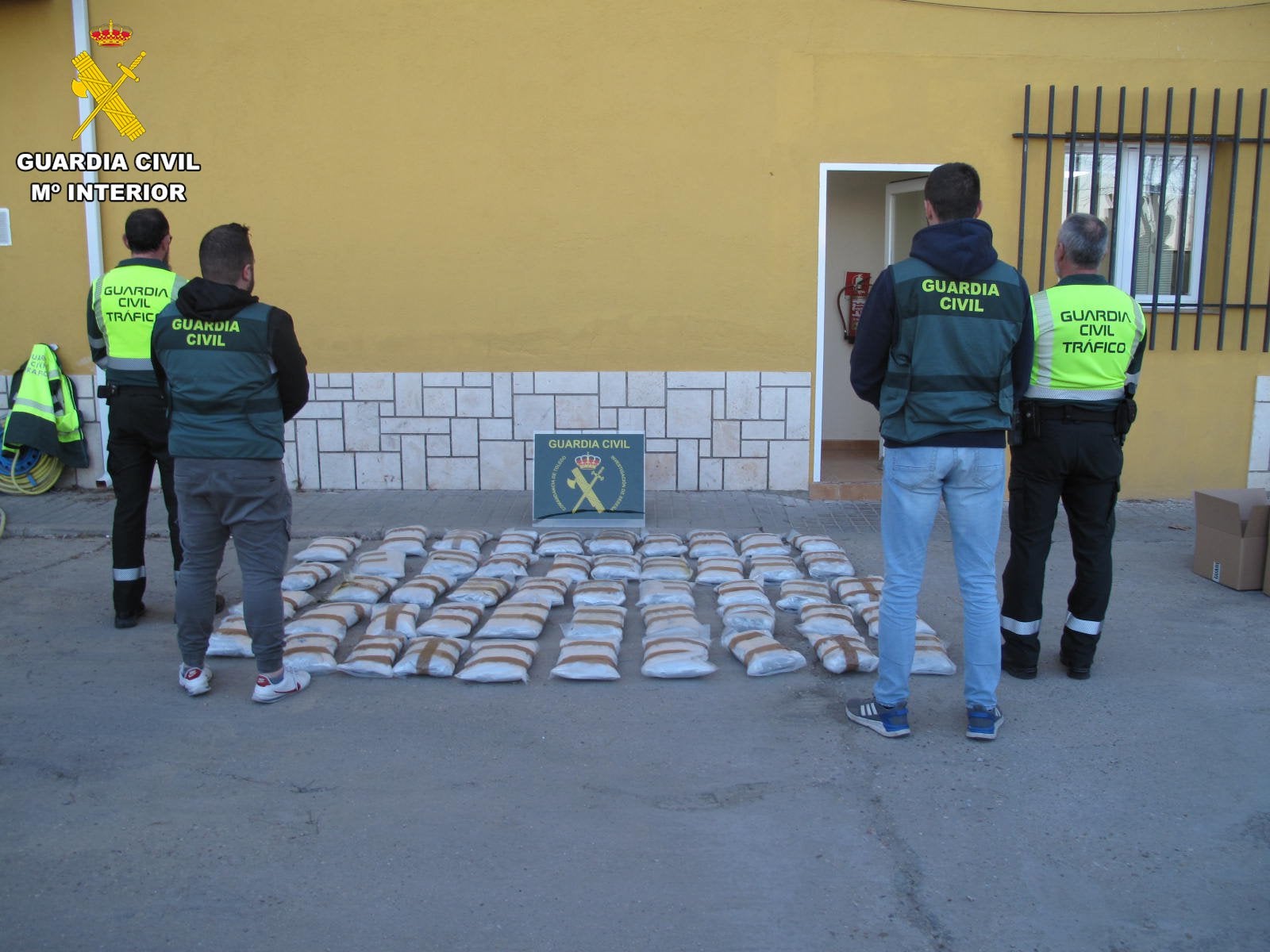 La Guardia Civil detiene a un hombre con casi 40 kilos de marihuana en Seseña (Toledo) La Guardia Civil detiene a un hombre con casi 40 kilos de marihuana en Seseña (Toledo)