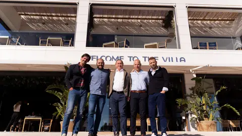 El Grupo Cala Bandida da el salto a Madrid tras 10 años de trabajo en la provincia de Alicante Los socios de Grupo Cala Bandida en el encuentro del X aniversario