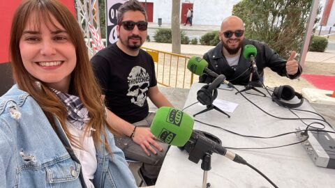 La periodista Marta Fullera con Chema Garc&iacute;a e Iv&aacute;n Valverde en El Tablao Castell&oacute;n. 