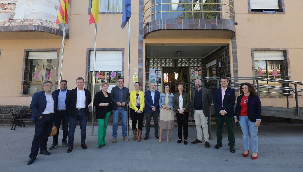 Responsables municipales y de Diputación frente al Ayuntamiento de Benejúzar
