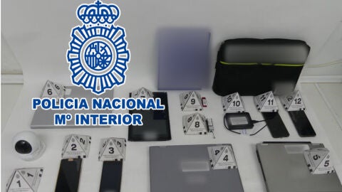 La Policía detiene en Elche por instalar una cámara en el piso de su expareja La Policía detiene en Elche por instalar una cámara en el piso de su expareja