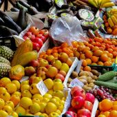 Las claves para entender el enfrentamiento entre Ayuntamiento y comerciantes sobre el clásico mercadillo del Zaidín