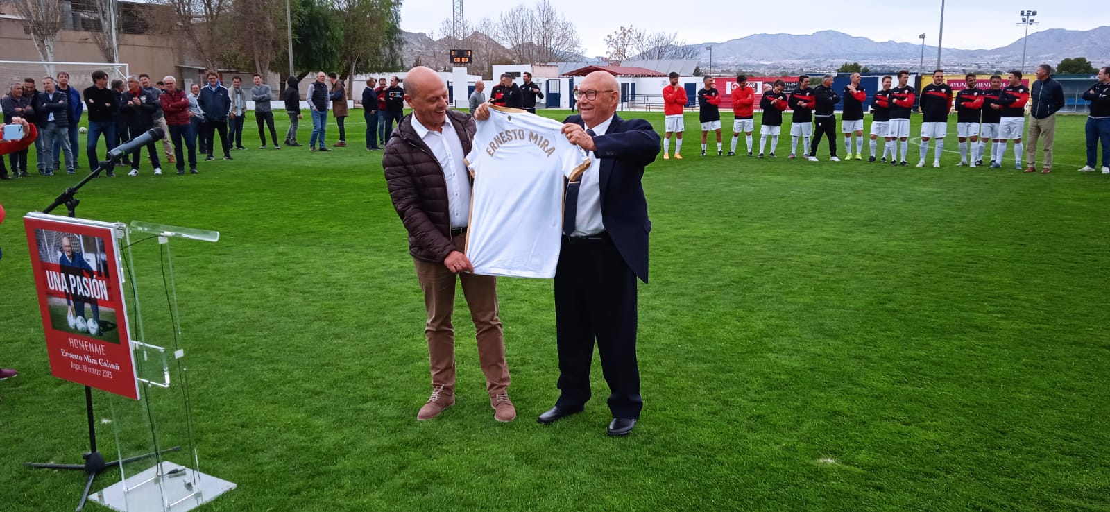 Elche y Aspe homenajean a Ernesto Mira Elche y Aspe homenajean a Ernesto Mira